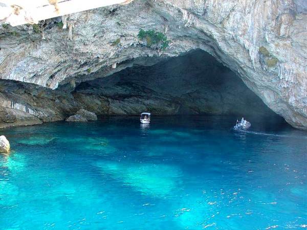 Cave Papanikolis